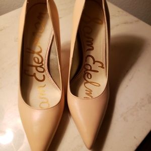 Tan pointed toe Pumps
